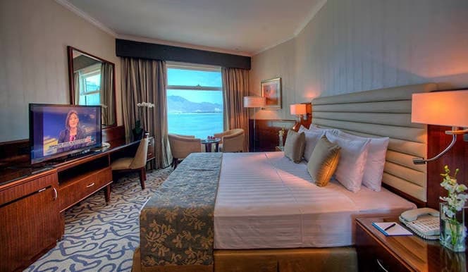 Double Panoramic Suite with sea view full double bed