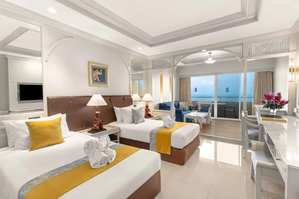 Double Mini Suite Plus with sea view twin beds