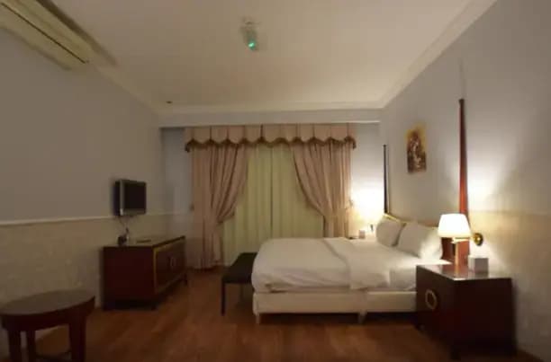 Executive Double Suite full double bed