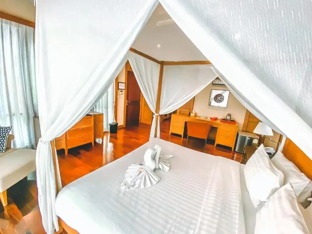 5 Bedrooms Villa