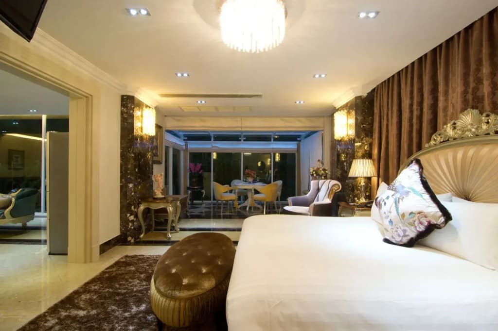 Premier Double Suite full double bed