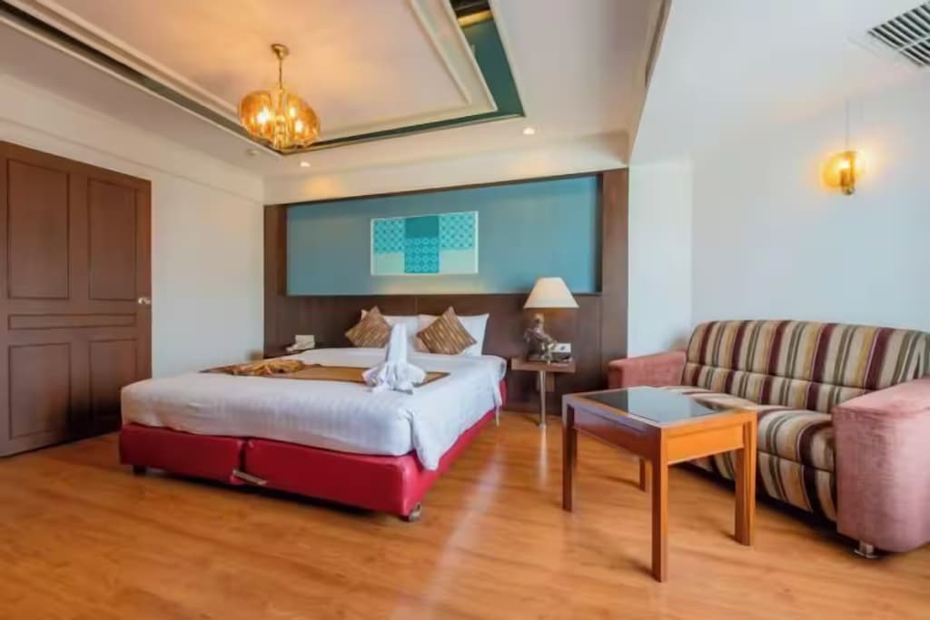 Double Suite full double bed