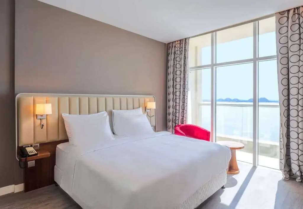 1 Bedroom Double Suite with sea view full double bed