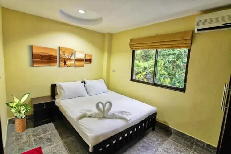 1 Bedroom Double Apartment full double bed