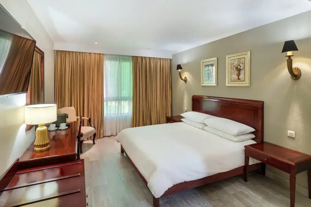 Double room (view is not guaranteed) full double bed
