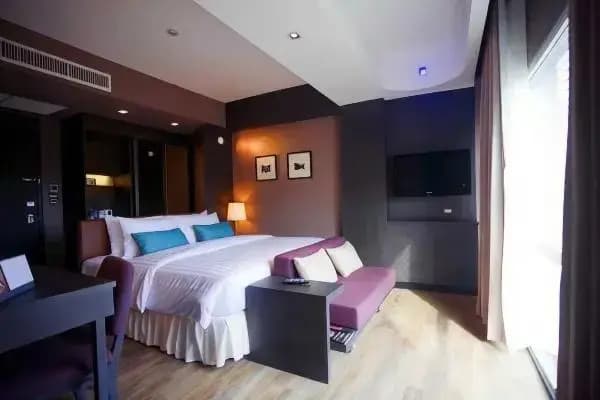 1 Bedroom Premier Double Suite full double bed