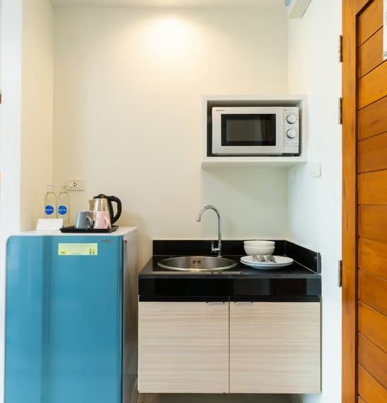 Deluxe Double room with pool view full double bed