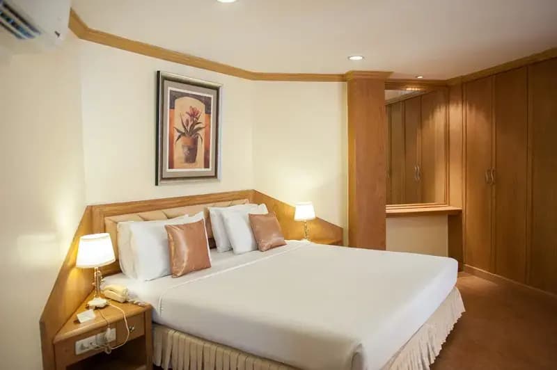 Superior Double Suite full double bed
