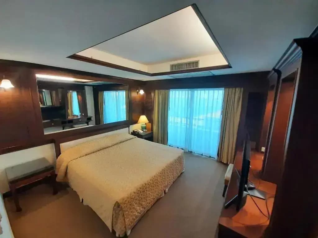 Double Suite full double bed