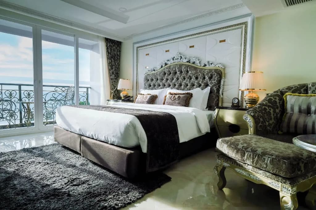 Deluxe room with sea view full double bed
