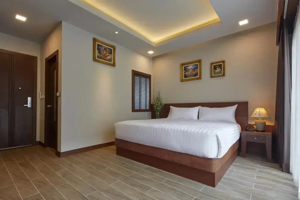 Crystal Double room with city view full double bed