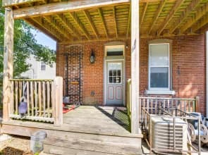 Saint Louis Home w/ Deck: 4 Mi to Downtown!