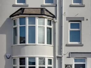 2 Bedrooms Sleeps 6 Near Top Blackpool Attractions