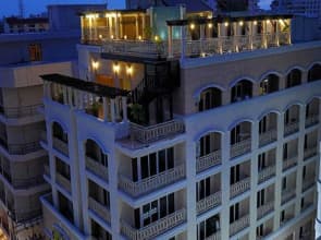 Whitehouse Condotel