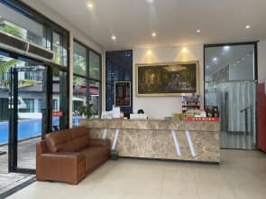 East Holiday Hotel