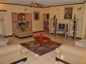 Wane Guest Lodge