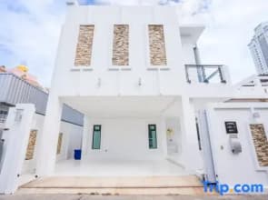 Jomtien Beach Access 200 m. Spacious 4BR Pool Villa - VVP31.11