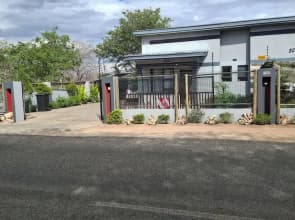 Shalakwe Hills-Inn Guesthouse