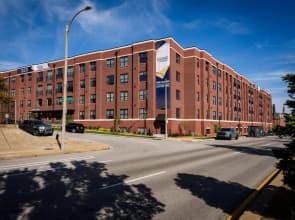 Steelyard - Modern Soulard Apts with Pool by Zencity