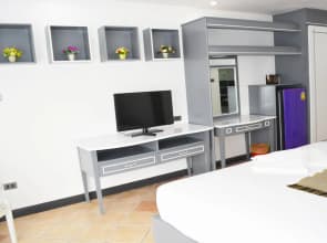 YJ Hotel