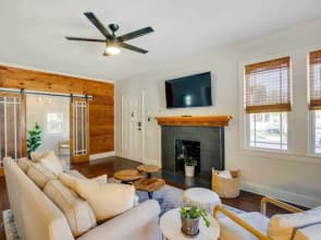 Walk to Dtwn: 'tyler Tudor' w/ Backyard