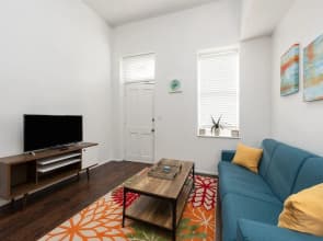 Apts at S 8th by NamaStay