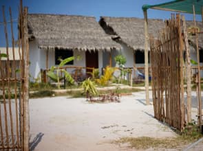 Whitemoon Bungalows Hostel