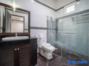 RimLay Beachfront Pool Villa 5 Bedroom