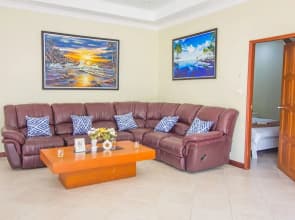 2 Bed Majestic Villa Near Beach