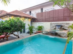 Seaside Villa 2 Pools beach at 50m