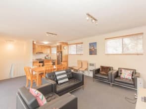 Lakeside 3/37 Cobbon Crescent
