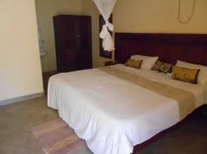 Naluzip Guest House