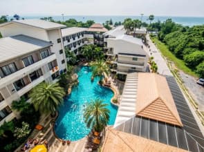 Sea Breeze Jomtien Resort (SHA Extra Plus)