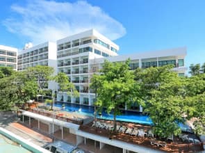 Cosy Beach Hotel