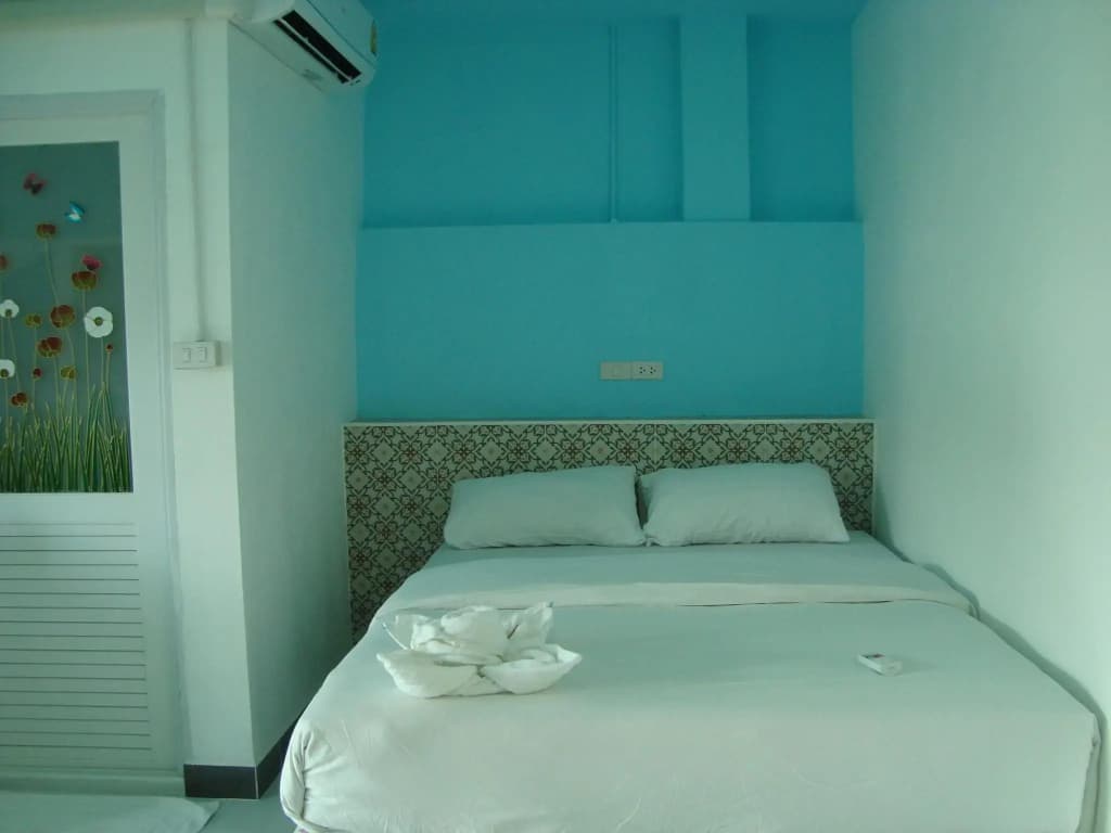 Double Suite full double bed