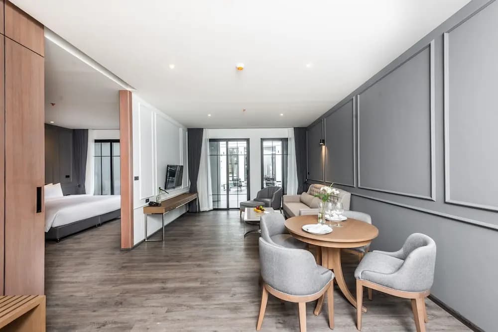 Suite with balcony