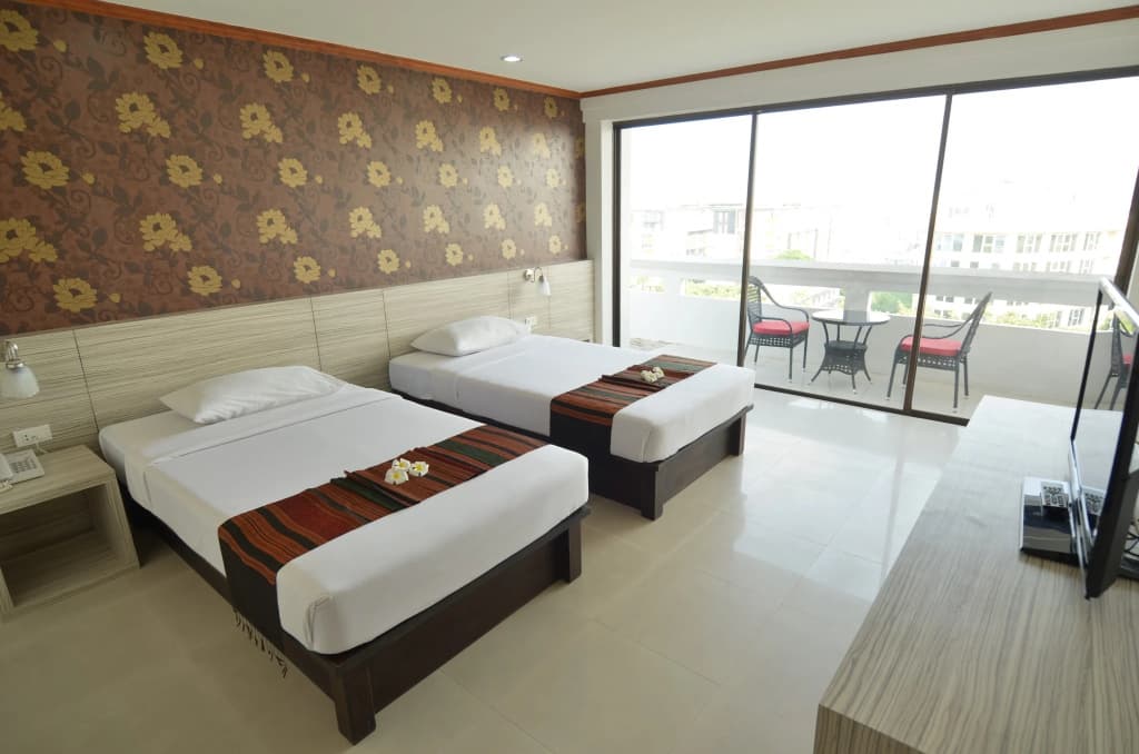 Superior room with pool view