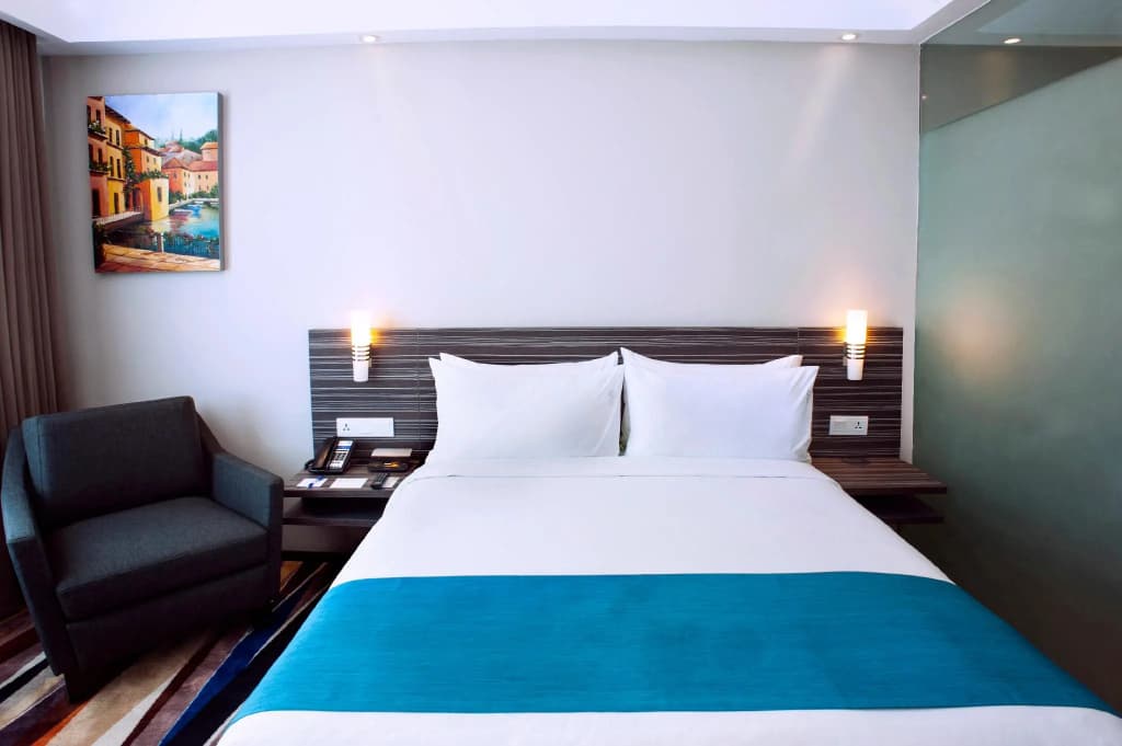 Deluxe Double room with city view full double bed