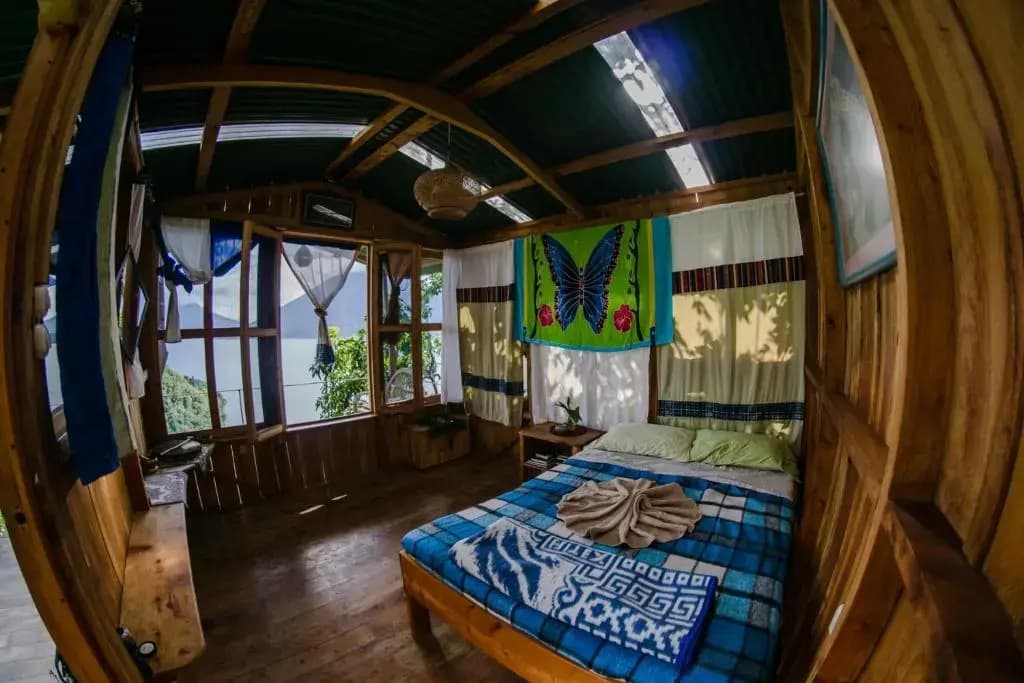 Standard Double room with lake view full double bed