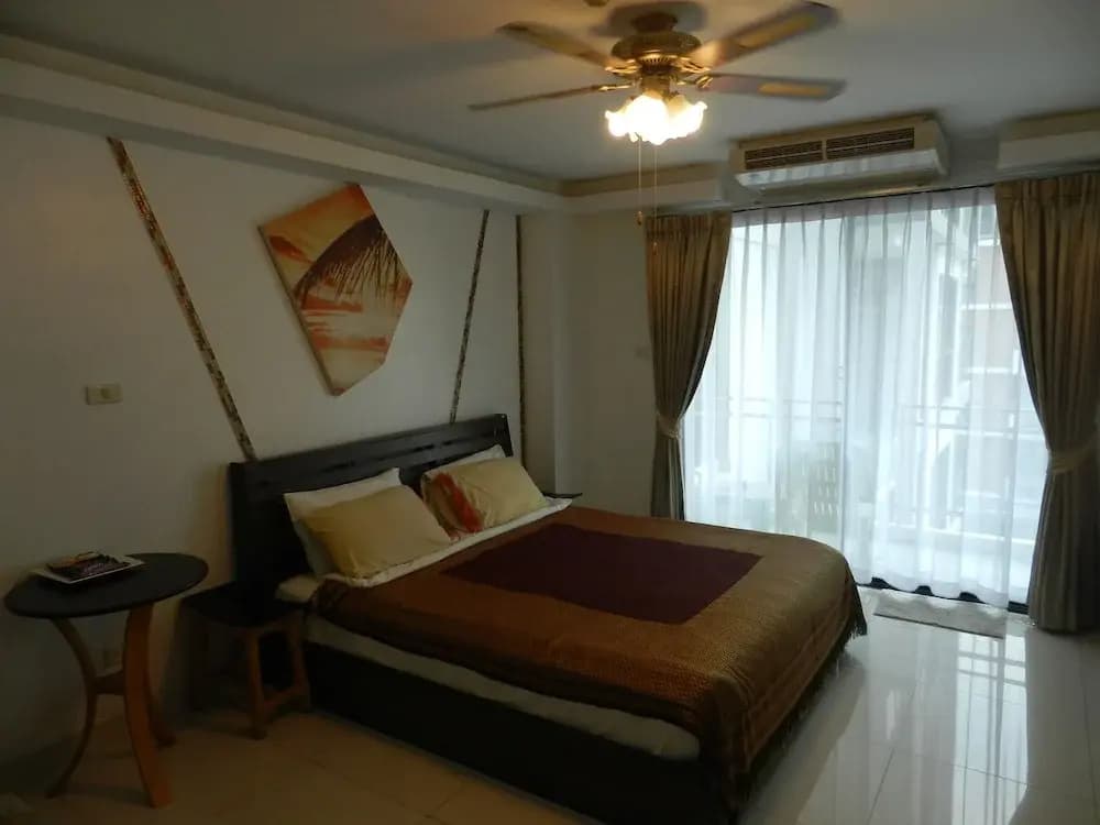 Deluxe Suite with balcony and with view