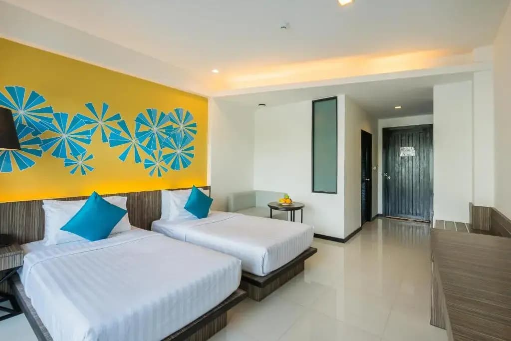 Deluxe Double room with city view twin beds