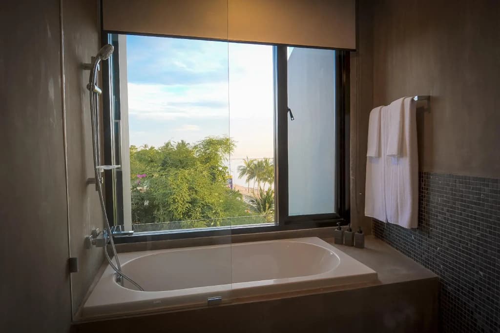 Standard room with partial ocean view