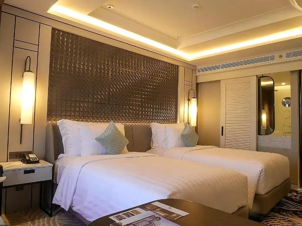 Deluxe Double room with city view twin beds