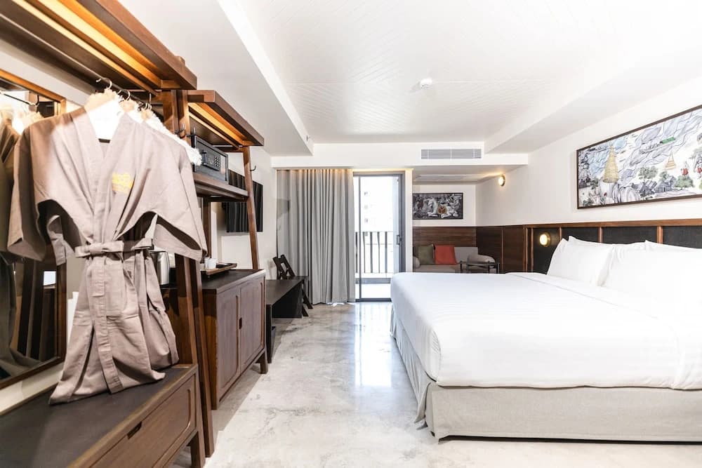 Deluxe Double room with balcony full double bed