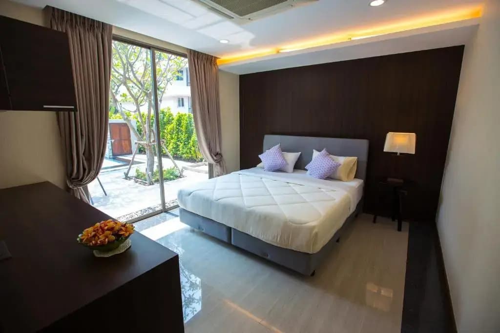 9 Bedrooms Premier Villa