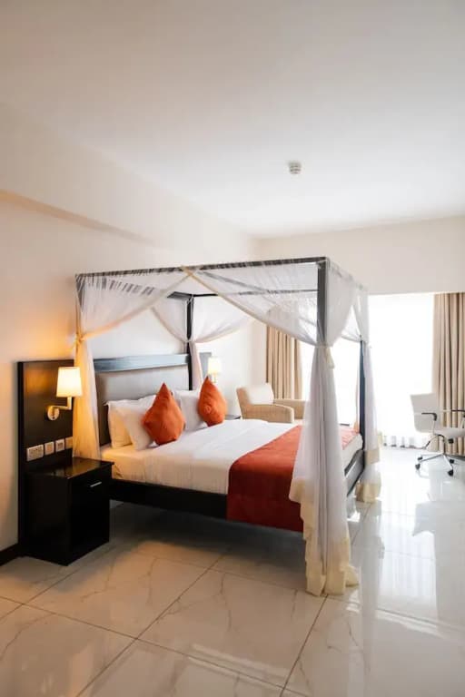 Suite with balcony and with lake view