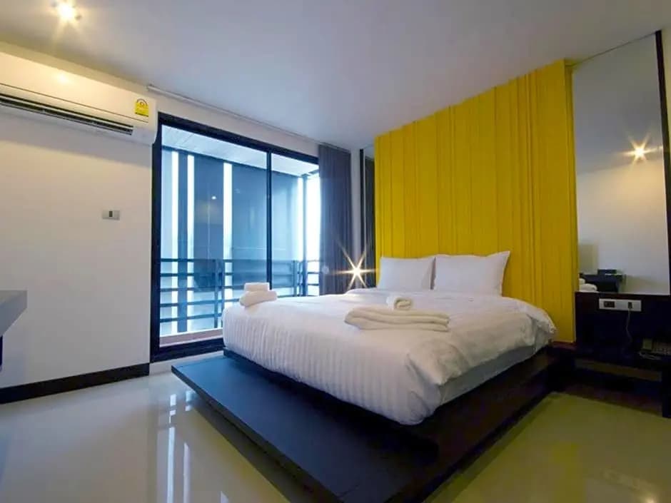 Deluxe Double room with balcony full double bed