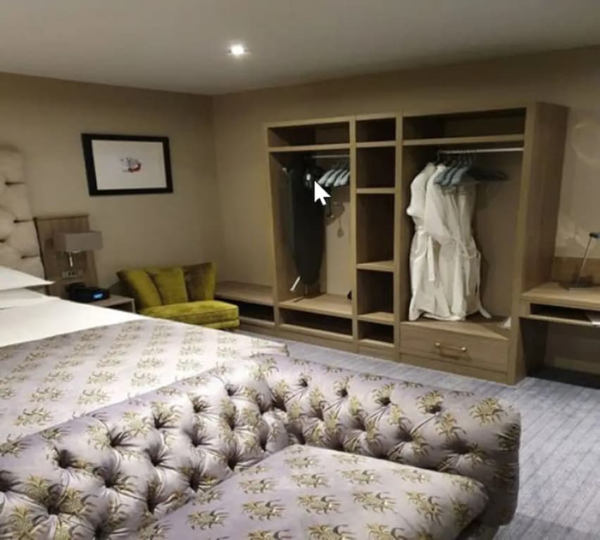 Double Suite with park view full double bed