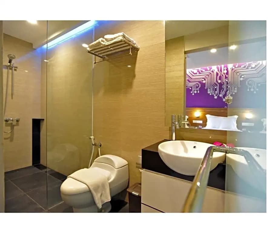 Standard Double room with city view full double bed