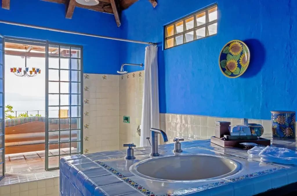 Suite with lake view